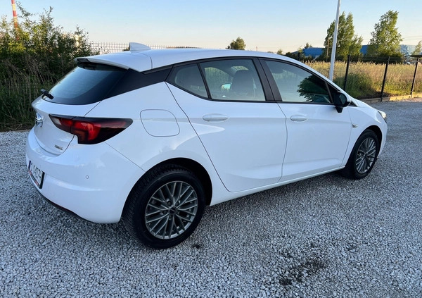 Opel Astra cena 44999 przebieg: 108000, rok produkcji 2017 z Czechowice-Dziedzice małe 742